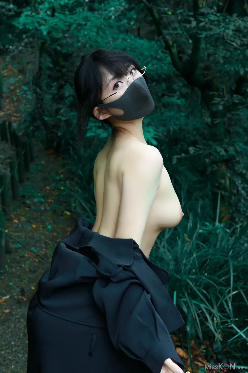 李佳: 户外OL (43 photos) – Page 2