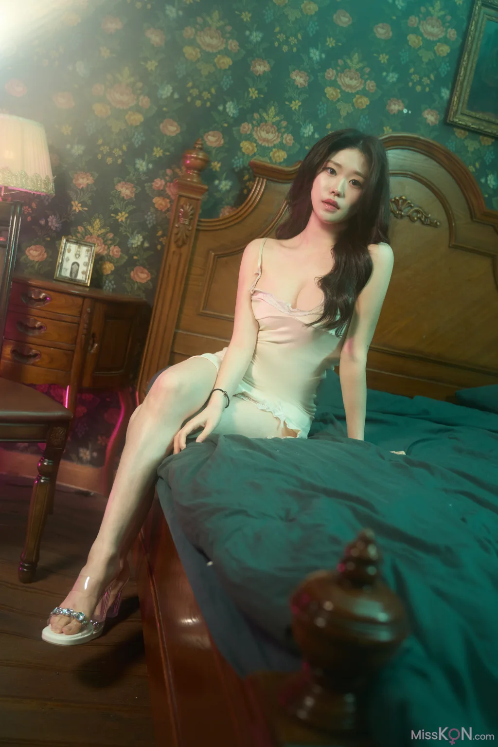 Ha Eun: Fair Skin (30 photos)