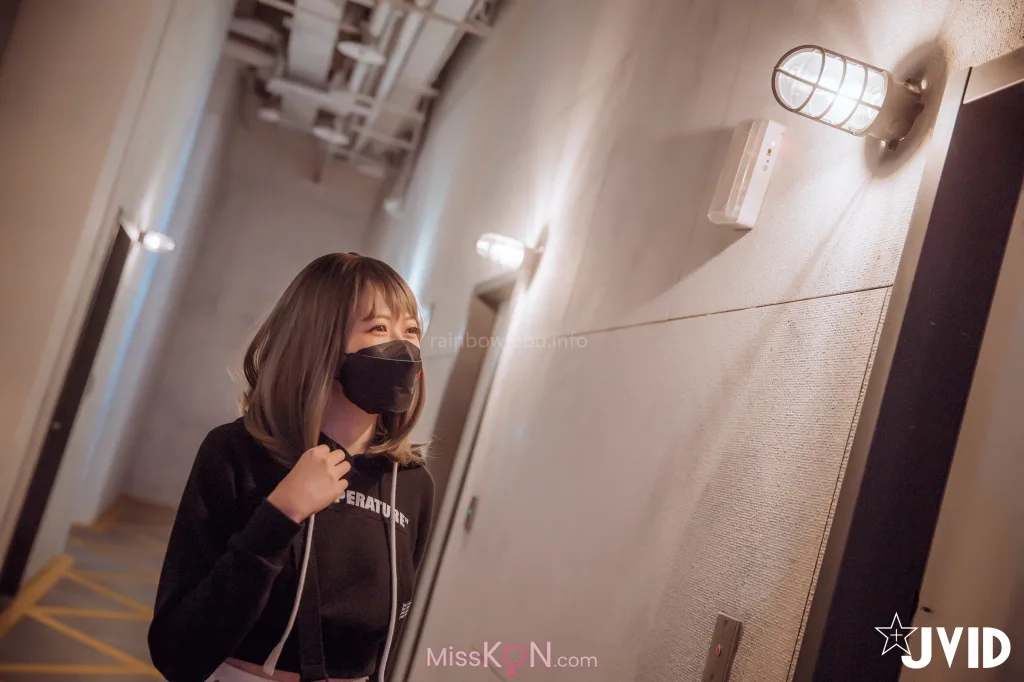 [JVID] 卯咪: 纖細身材完美的腰身天使的外表隱藏不了內心的工口平常沒拍照的她兼職做片場修片師 (124 photos + 2 videos) – Page 2