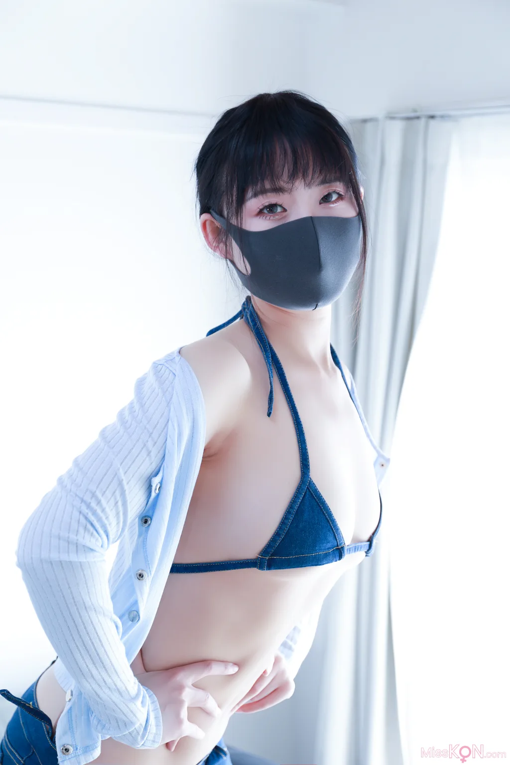 李佳: 吉他妹妹2 (66 photos)