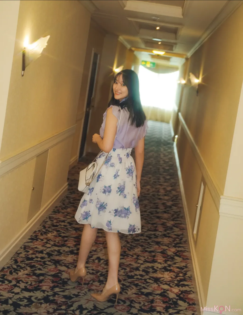[JP] Ami Yamazaki (山崎あみ): FRIDAY GOLD 綺麗なお姉さんの密かな休日 (21 photos)
