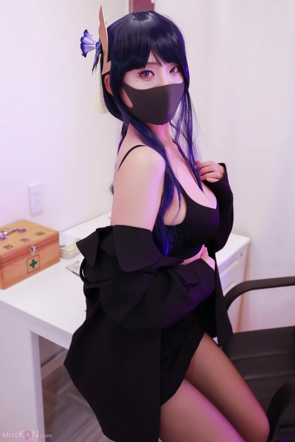李佳: 雷神医务室 (78 photos) – Page 2