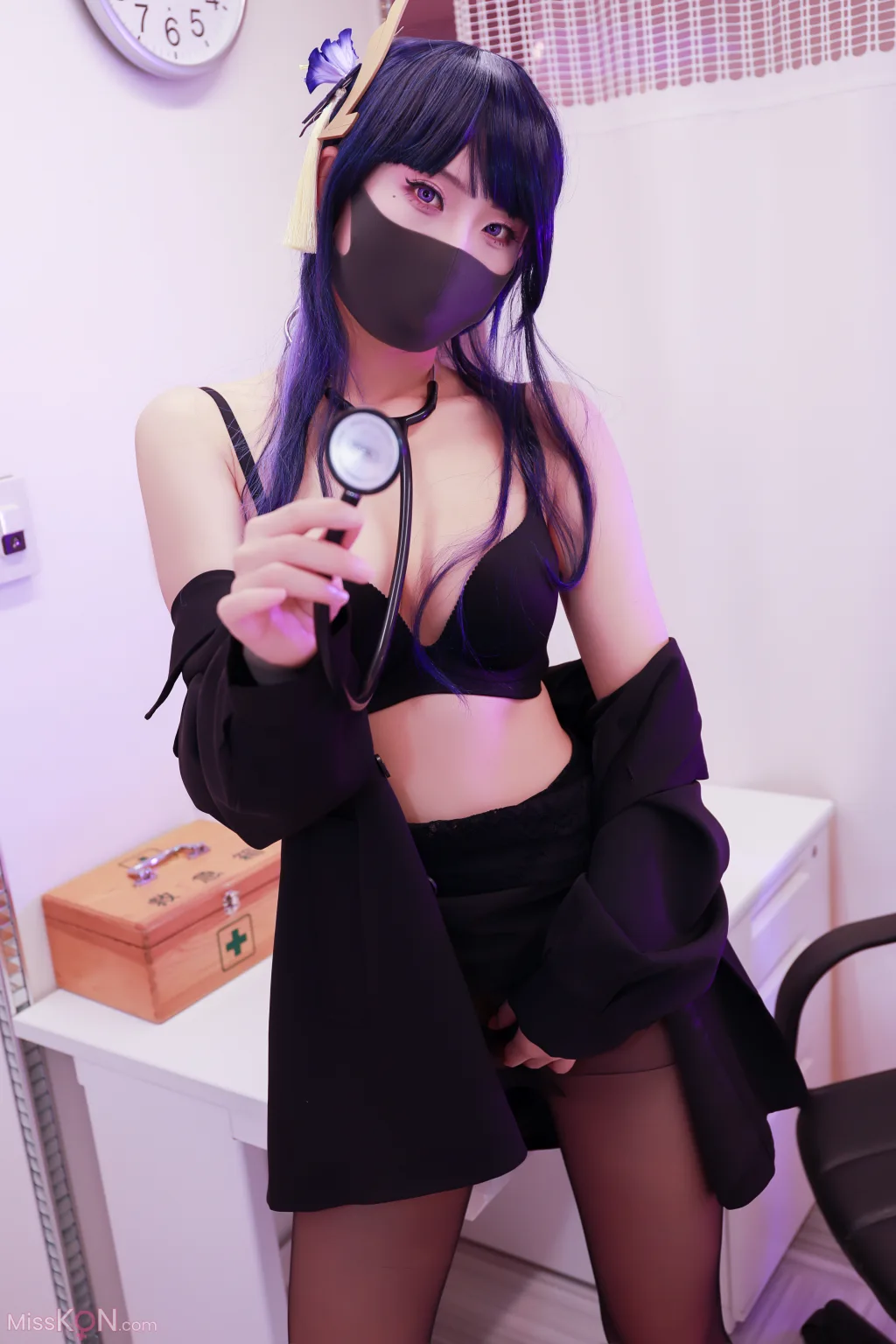 李佳: 雷神医务室 (78 photos) – Page 2