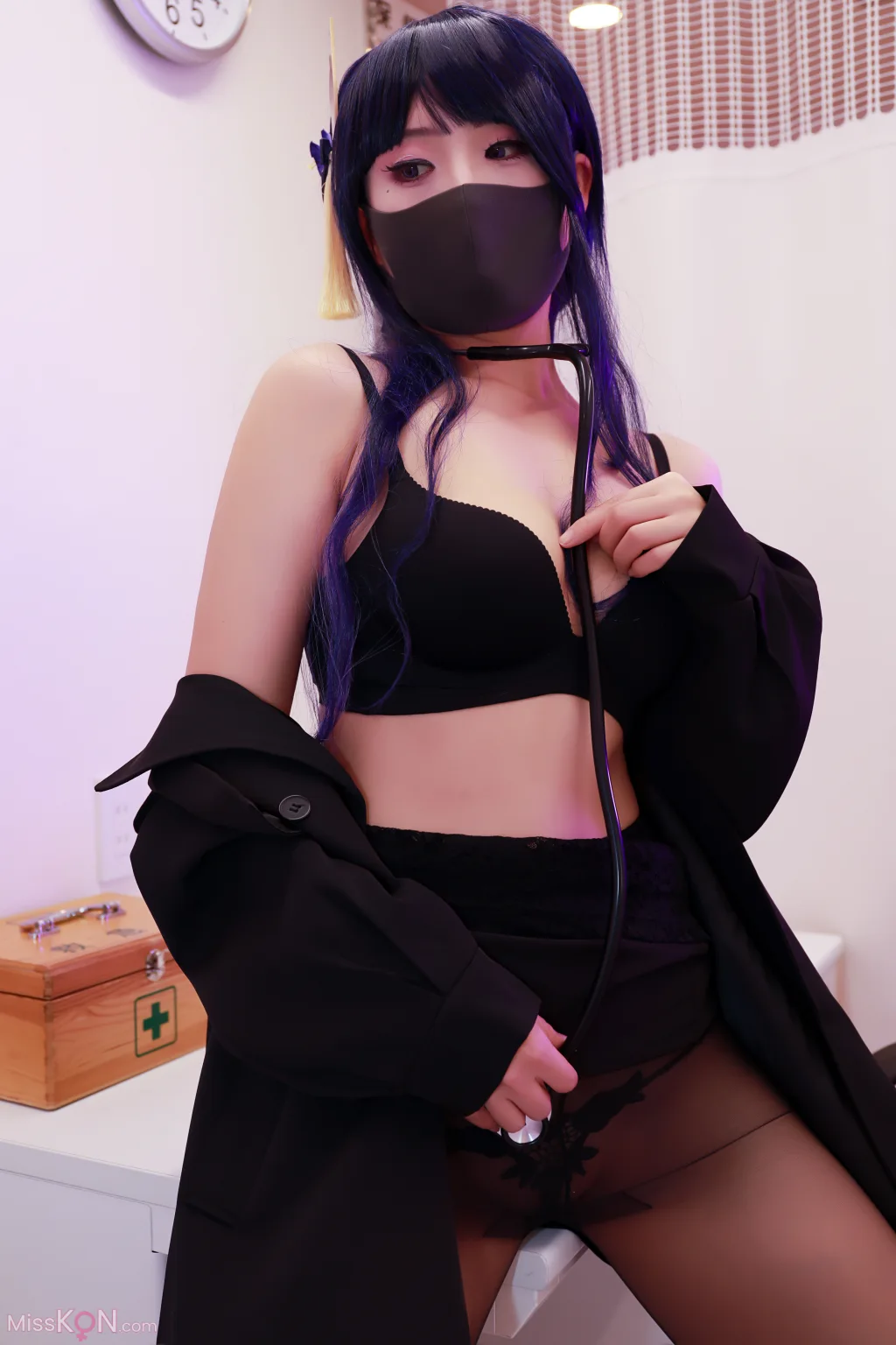 李佳: 雷神医务室 (78 photos) – Page 2