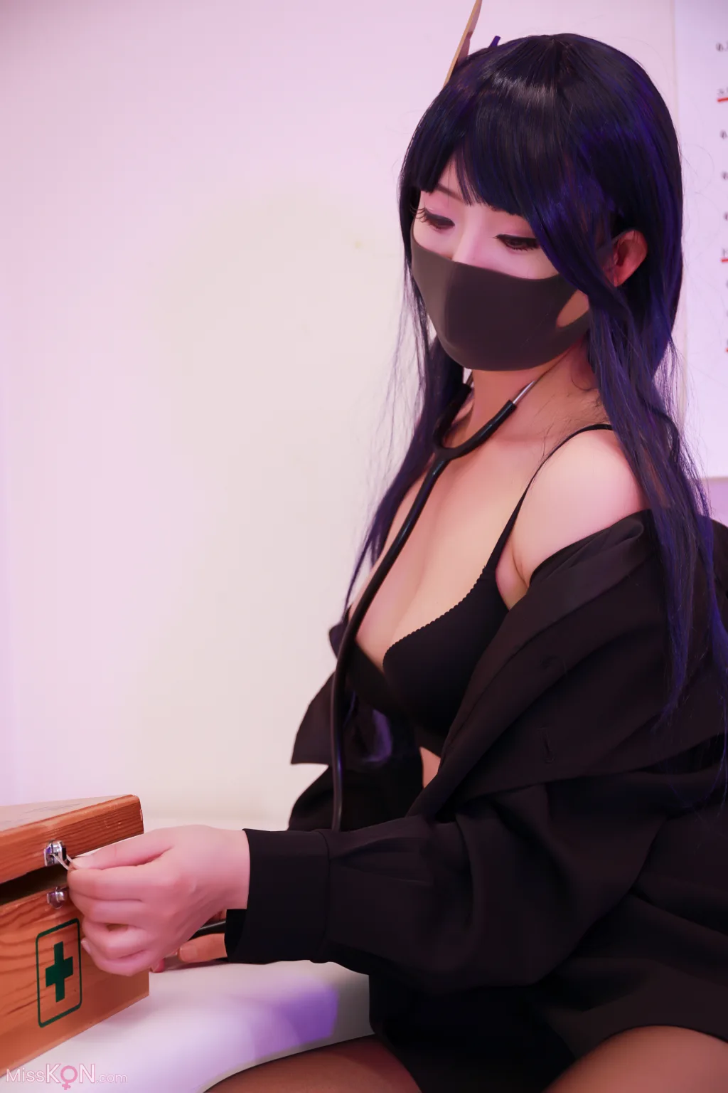 李佳: 雷神医务室 (78 photos) – Page 3