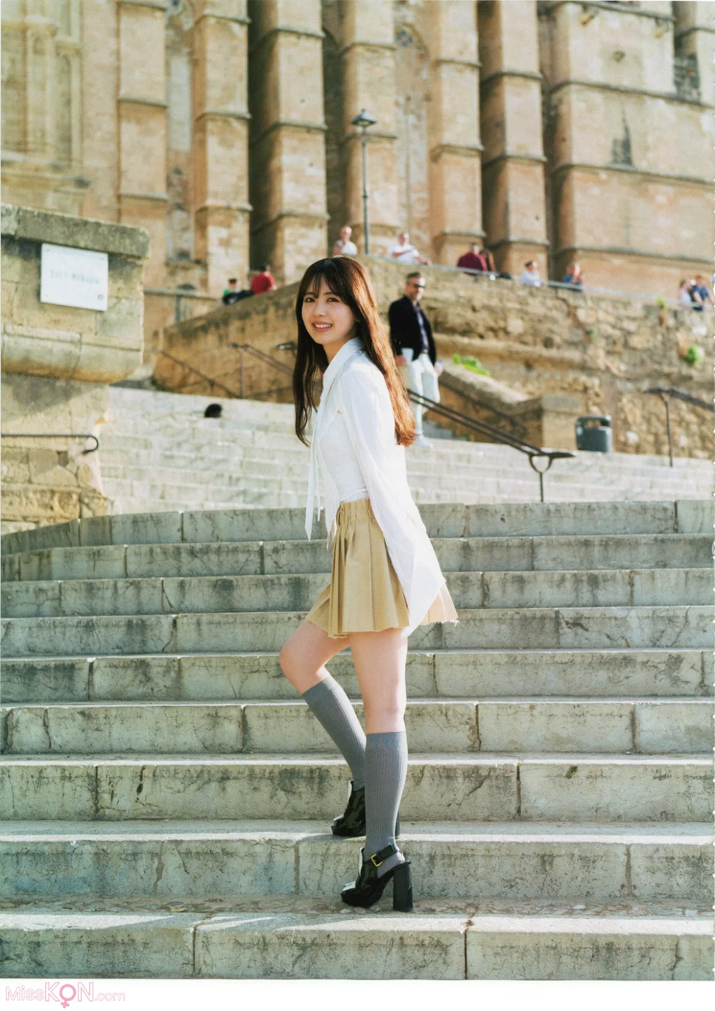 [JP] Ayame Tsutsui (筒井あやめ) 乃木坂46: 筒井あやめ 1st写真集 感情の隙間 (170 photos)
