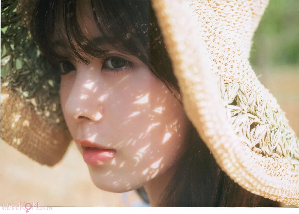 [JP] Ayame Tsutsui (筒井あやめ) 乃木坂46: 筒井あやめ 1st写真集 感情の隙間 (170 photos)