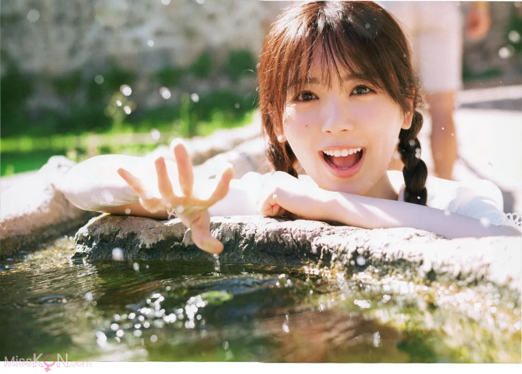 [JP] Ayame Tsutsui (筒井あやめ) 乃木坂46: 筒井あやめ 1st写真集 感情の隙間 (170 photos)