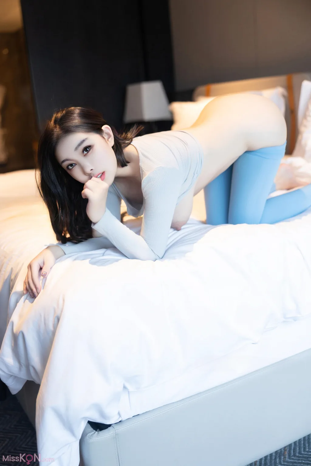 [XR Uncensored] 白洁Bseeie: R18 秀人网模特 蓝色瑜伽裤 (101 photos + 6 videos) – Page 2