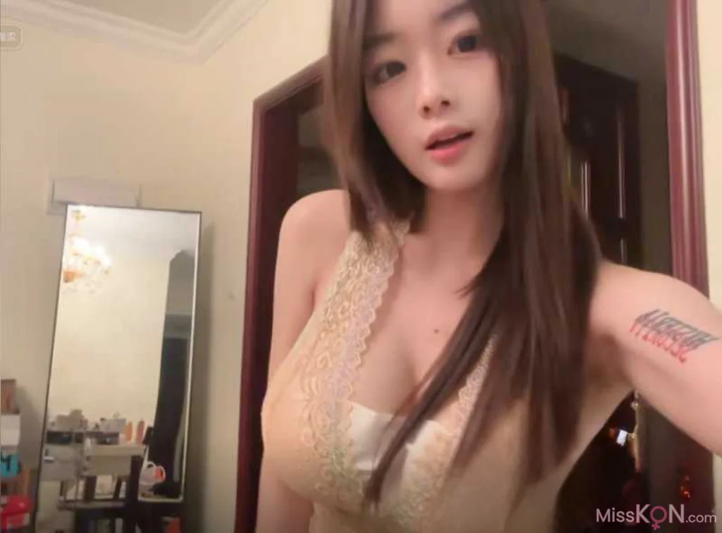 何时困: 七彩主播 抖音24w粉丝颜值博主 (22 photos + 15 videos) – Page 2