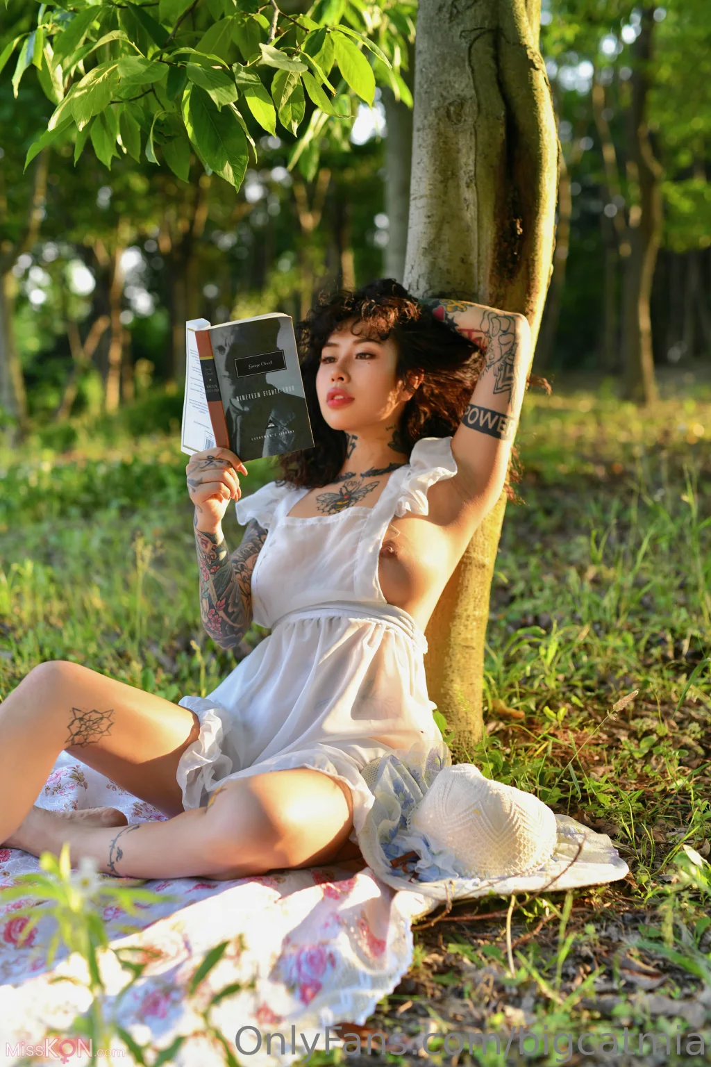 Coser@高桥尤美(bigcatmia): Onlyfans纹身福利姬视图合集 (1075 photos + 8 videos)