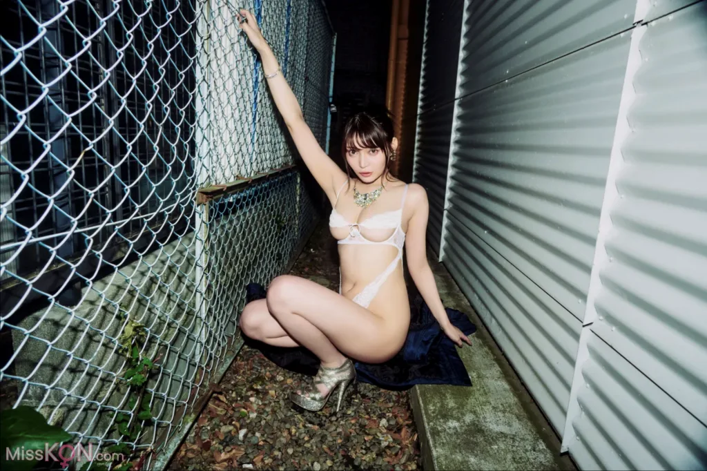 [JP] Nitori Sayaka (似鳥沙也加): FRIDAY GOLD A to Z Vol.14 (16 photos)