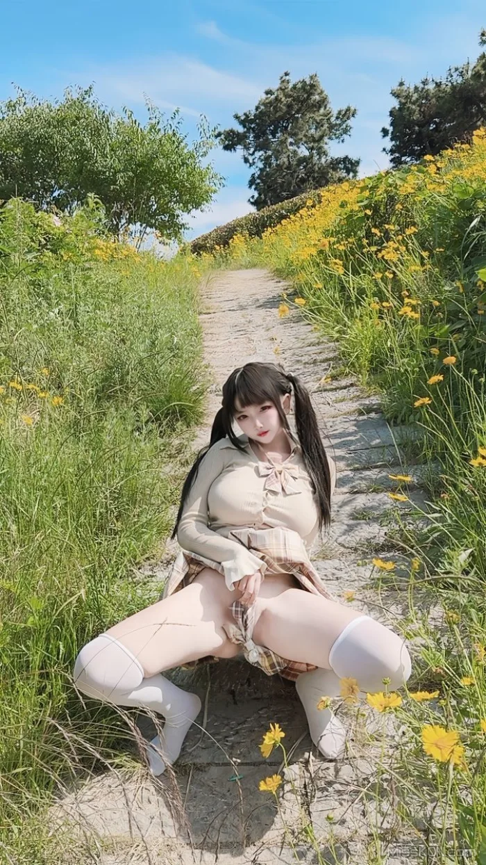 Coser@香草奶喵: 户外大胆露出 勾人小妖精清纯淫靡并存 (95 photos + 132 videos) – Page 2
