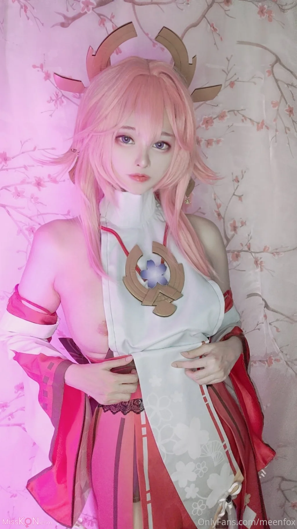 Coser@MeenFox: Genshin Impact – 八重巫女&五郎 (28 photos + 1 video)