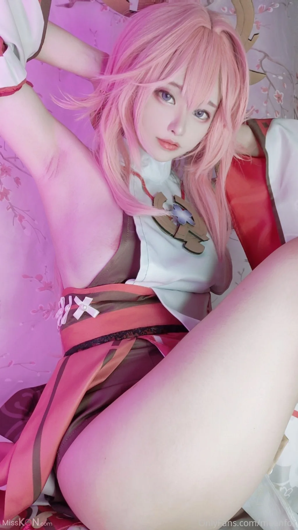 Coser@MeenFox: Genshin Impact – 八重巫女&五郎 (28 photos + 1 video)
