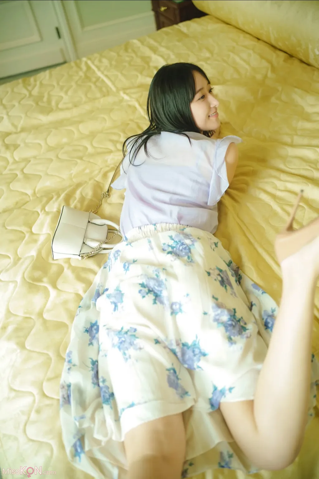 [JP] Ami Yamazaki (山崎あみ): FRIDAY Monthly Girl 048 完全未発表100カット (103 photos + 1 video)