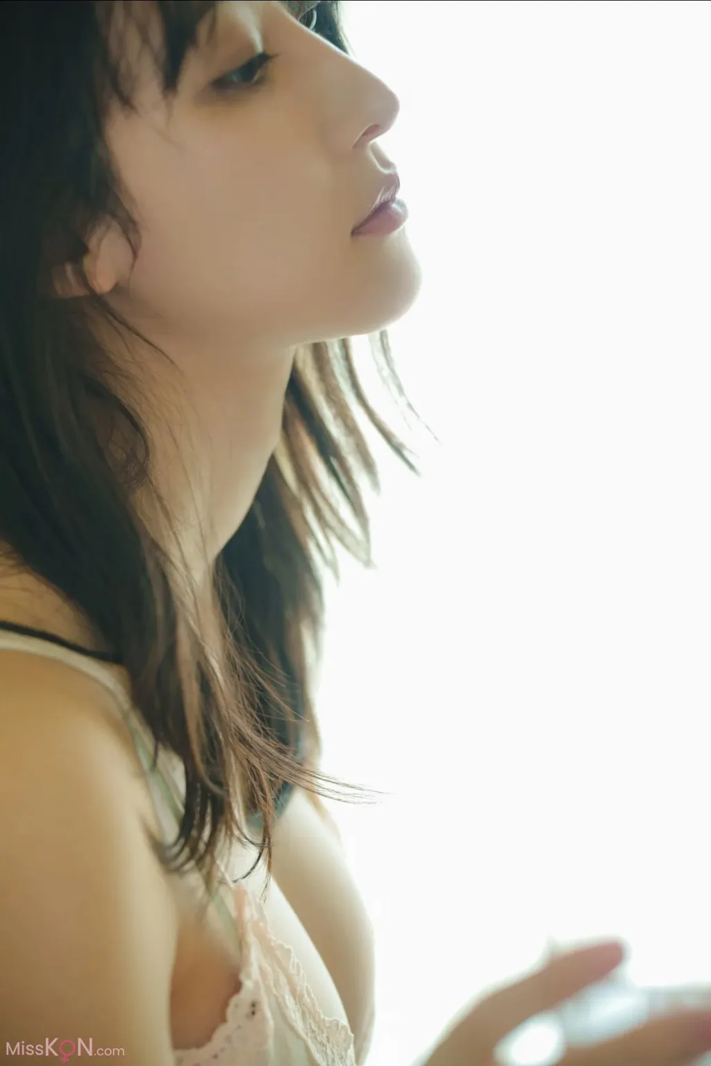 [JP] Ami Yamazaki (山崎あみ): FRIDAY Monthly Girl 048 完全未発表100カット (103 photos + 1 video)