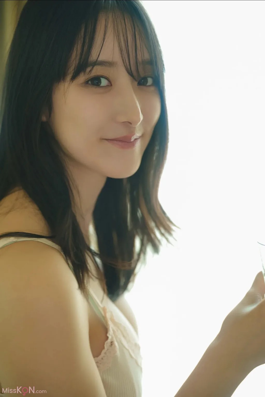[JP] Ami Yamazaki (山崎あみ): FRIDAY Monthly Girl 048 完全未発表100カット (103 photos + 1 video)