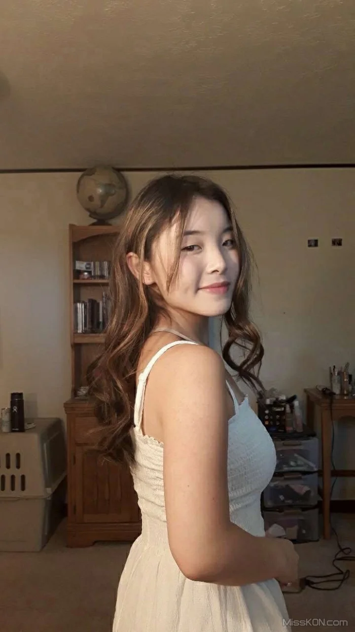 유학녀 (134 photos + 31 videos)