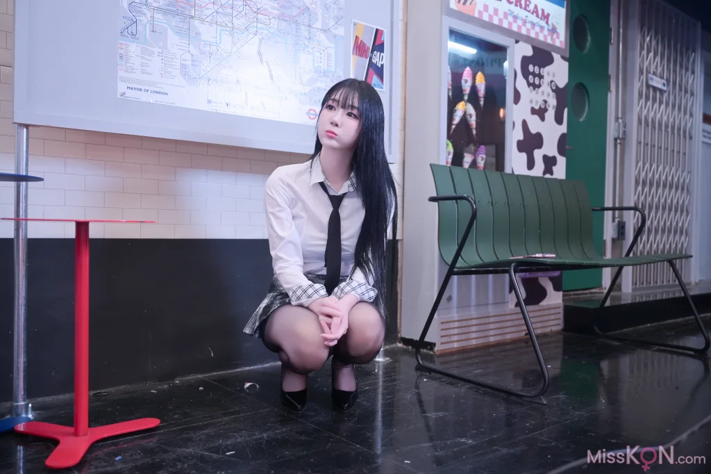 Bomi (보미): Schoolgirl In The Subway (101 photos)