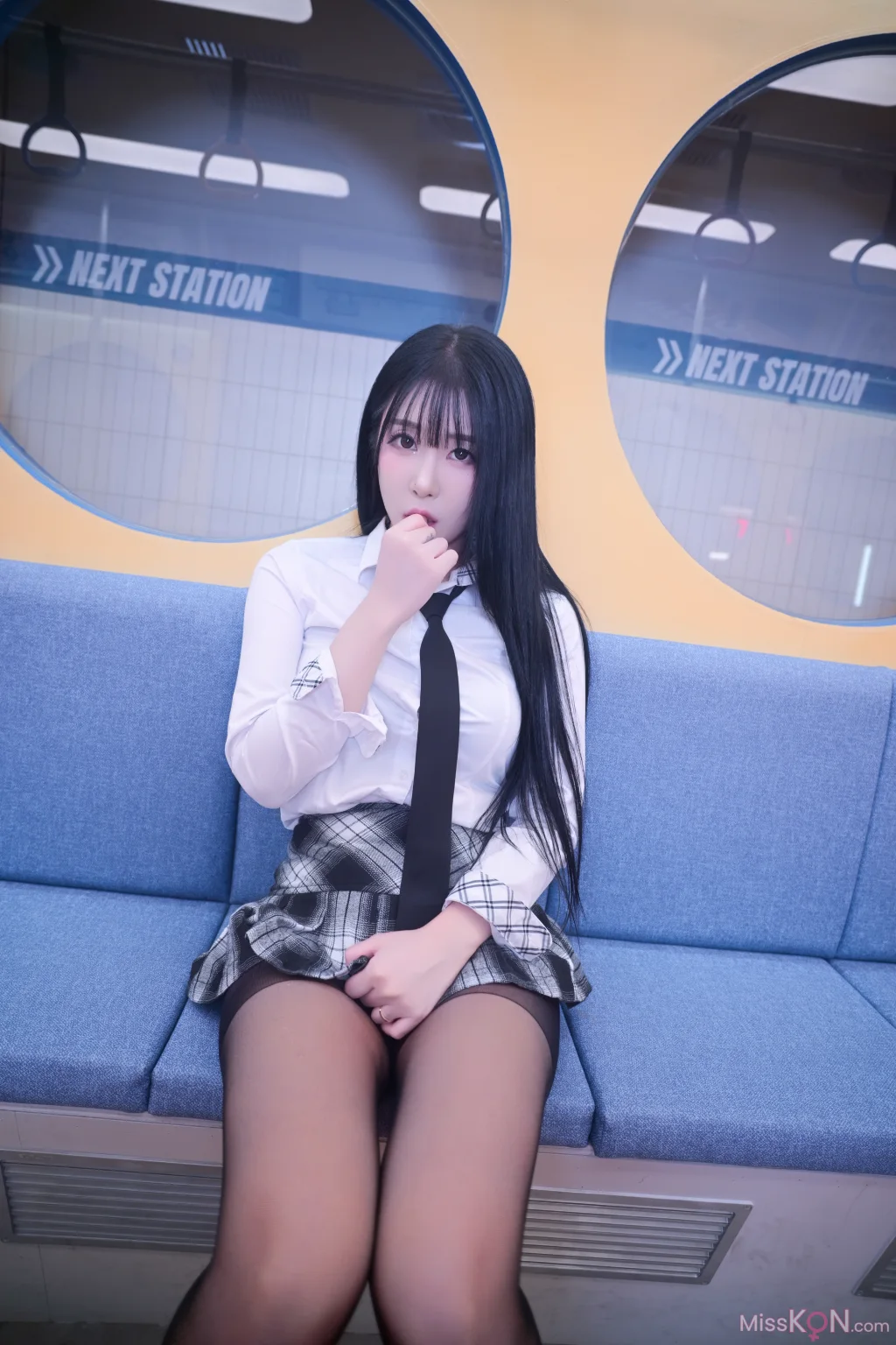 Bomi (보미): Schoolgirl In The Subway (101 photos) – Page 2
