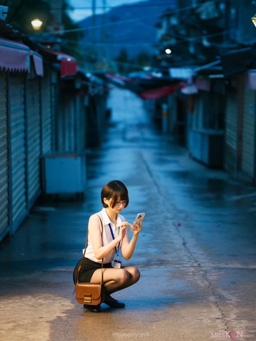 Coser@NAGISA魔物喵: タクシーが来ないOL🚖 (41 photos)