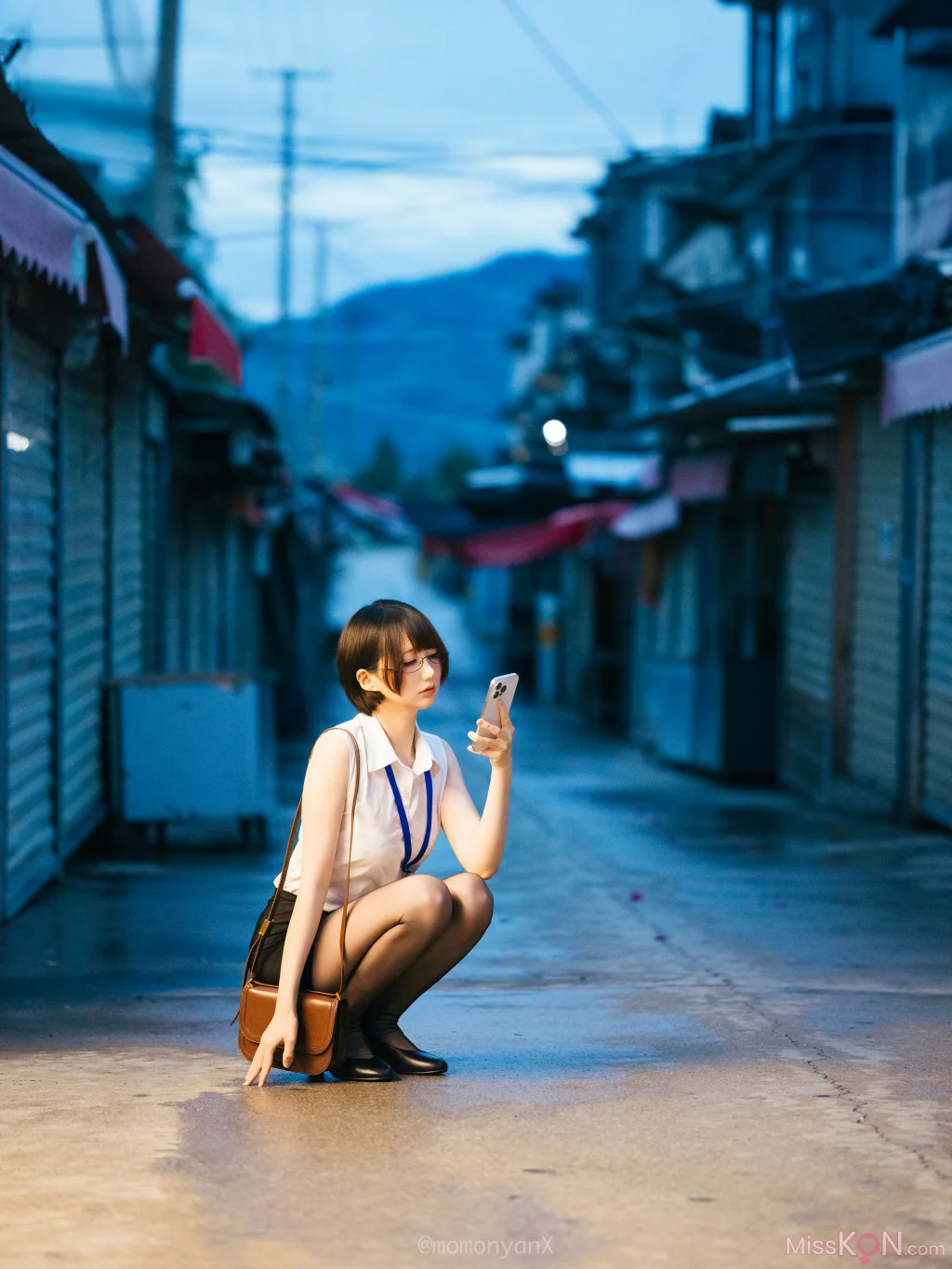 Coser@NAGISA魔物喵: タクシーが来ないOL🚖 (41 photos)