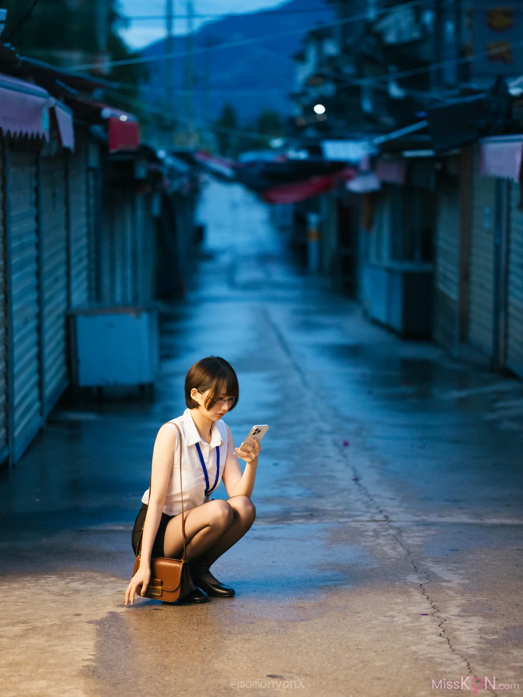 Coser@NAGISA魔物喵: タクシーが来ないOL🚖 (41 photos)