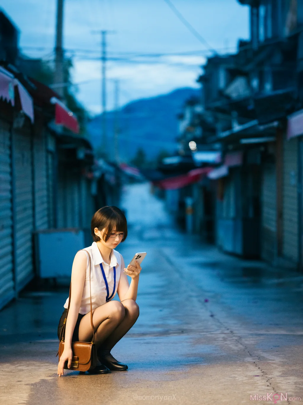 Coser@NAGISA魔物喵: タクシーが来ないOL🚖 (41 photos)