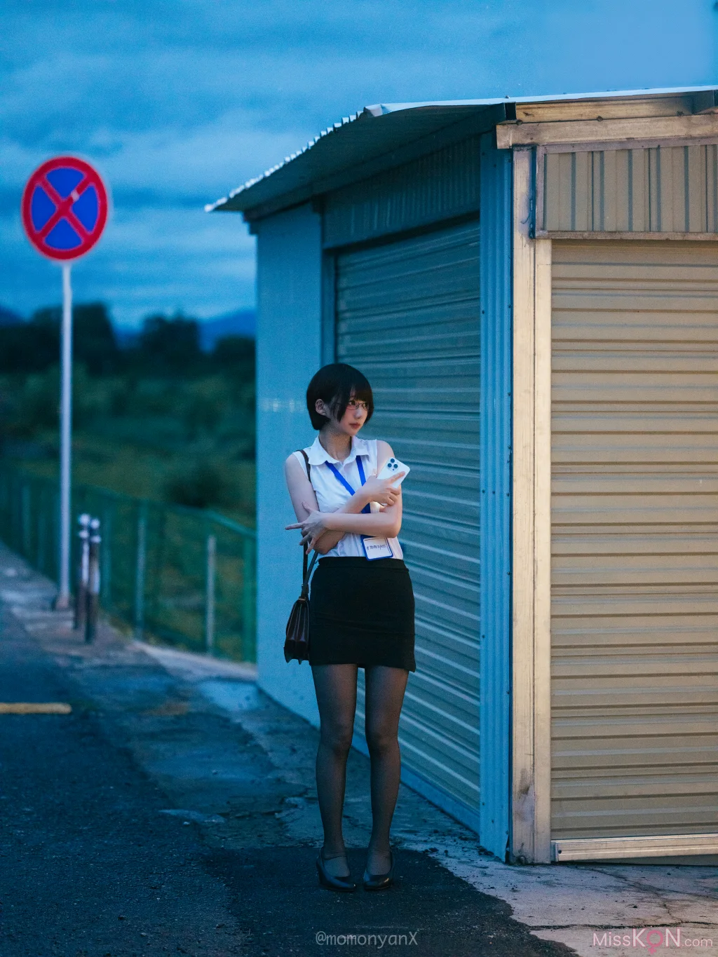 Coser@NAGISA魔物喵: タクシーが来ないOL🚖 (41 photos)