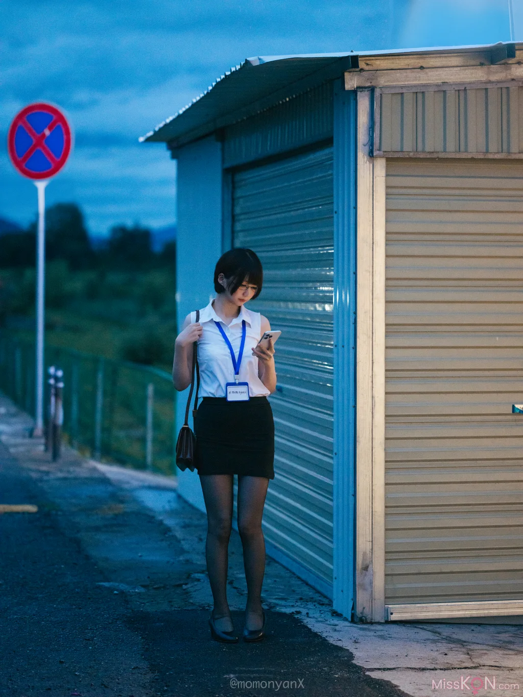 Coser@NAGISA魔物喵: タクシーが来ないOL🚖 (41 photos)