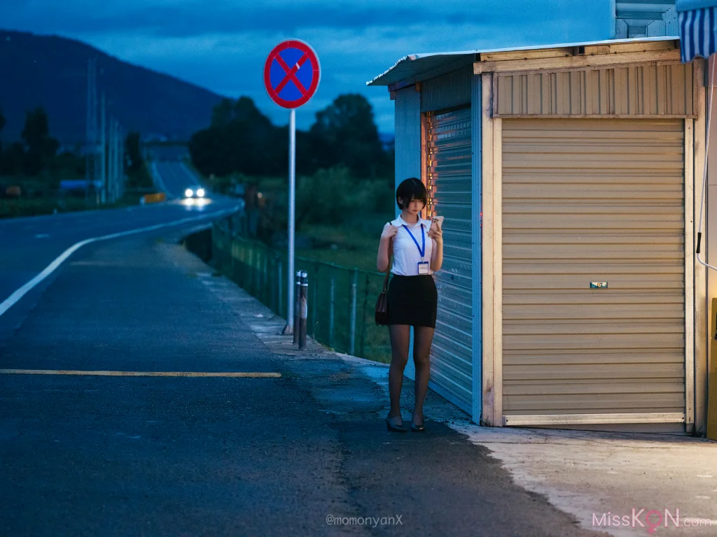 Coser@NAGISA魔物喵: タクシーが来ないOL🚖 (41 photos)