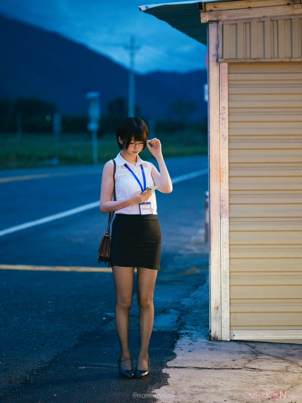 Coser@NAGISA魔物喵: タクシーが来ないOL🚖 (41 photos) – Page 2