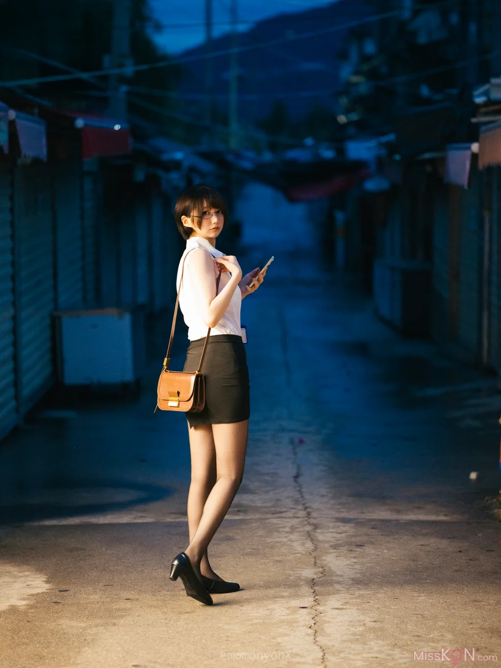 Coser@NAGISA魔物喵: タクシーが来ないOL🚖 (41 photos) – Page 2