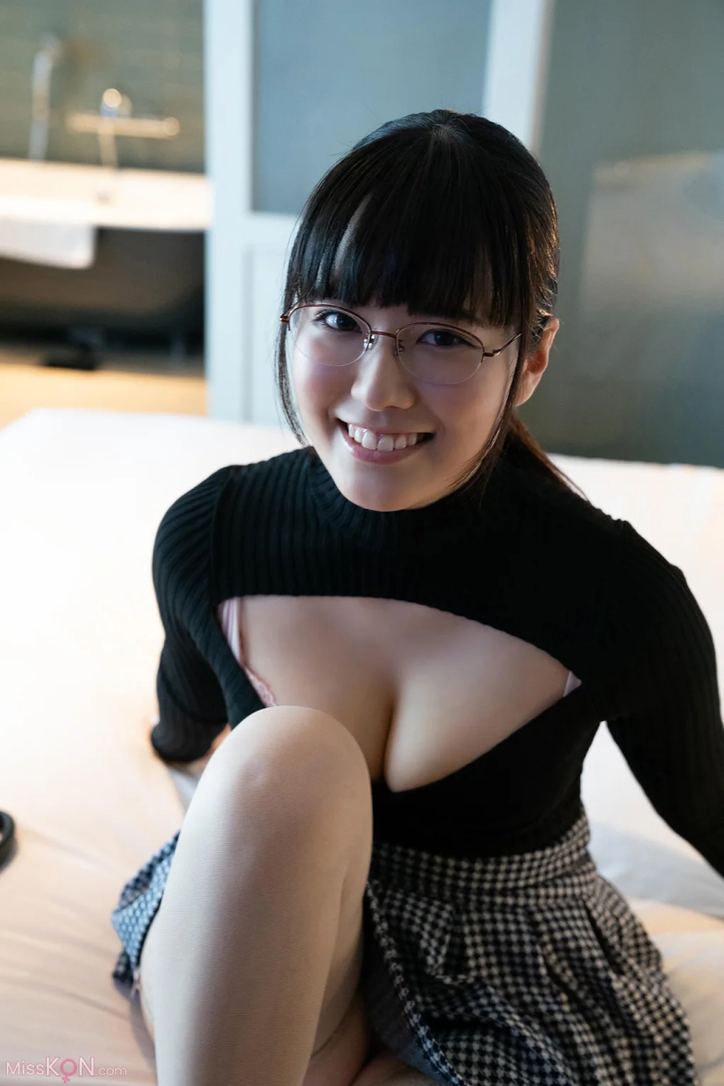 [JP] Shinonome Umi (東雲うみ): FLASHデジタル写真集 密会 (97 photos)