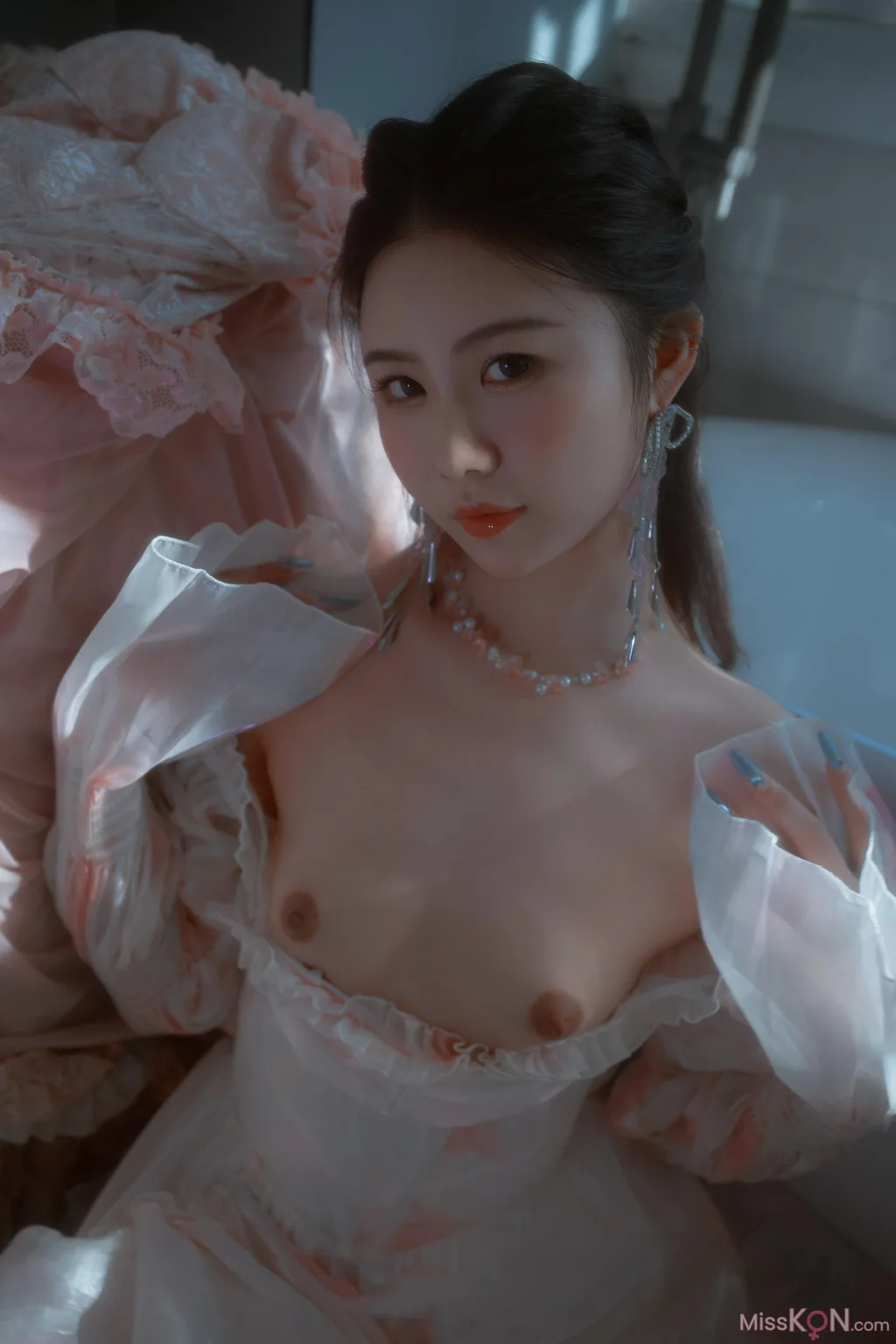 [XR Uncensored] Lucky-: R18 秀人网模特 银色短裙+S 番外篇 (118 photos + 7 videos) – Page 4