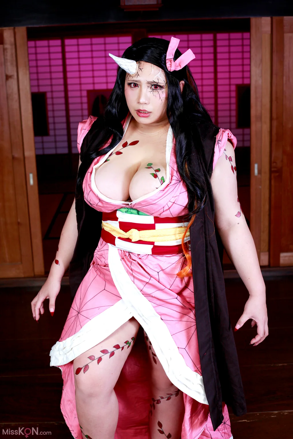 Coser@蝶月真綾: 宵闇の中の光 (216 photos)