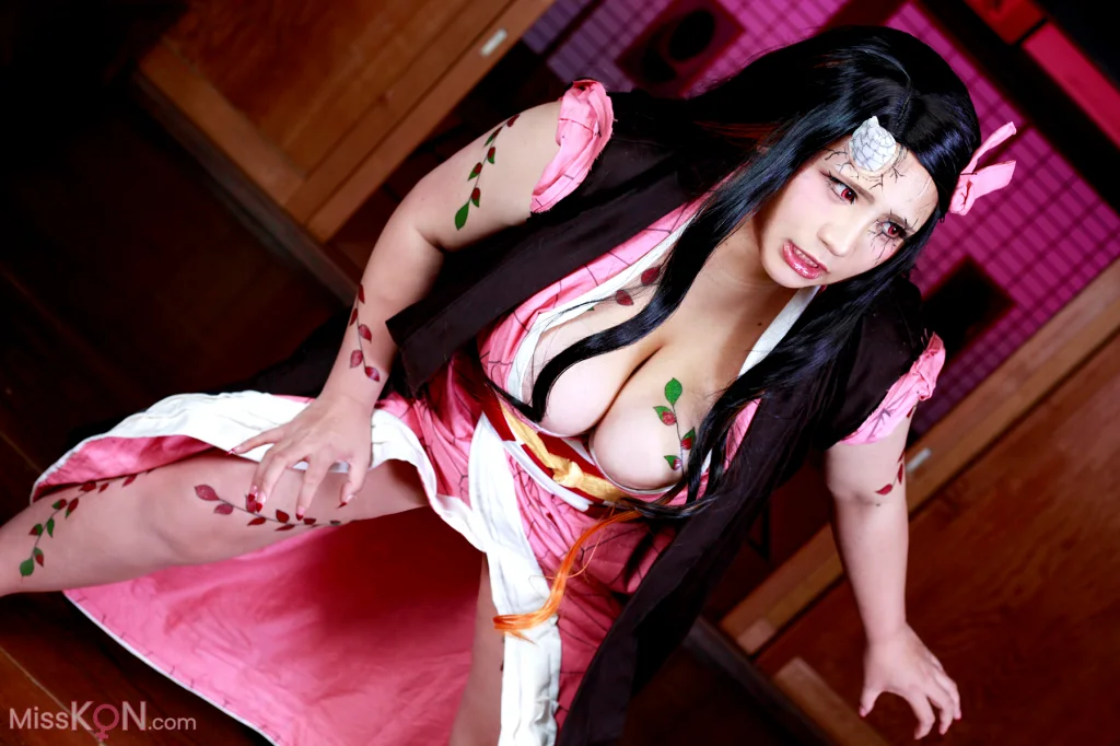 Coser@蝶月真綾: 宵闇の中の光 (216 photos)