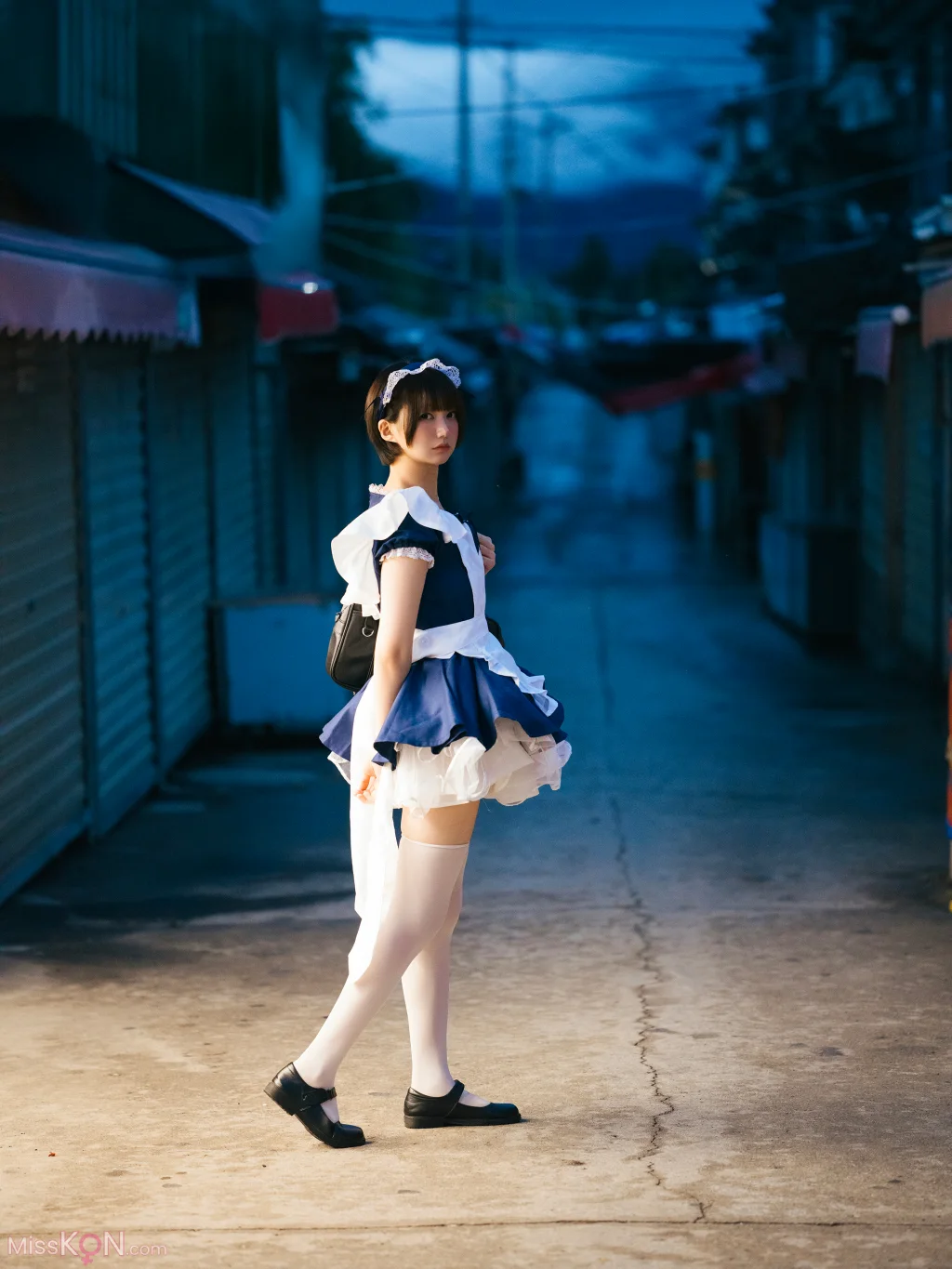 Coser@NAGISA魔物喵: メイドさんの仕事が終わったら💼 (29 photos)