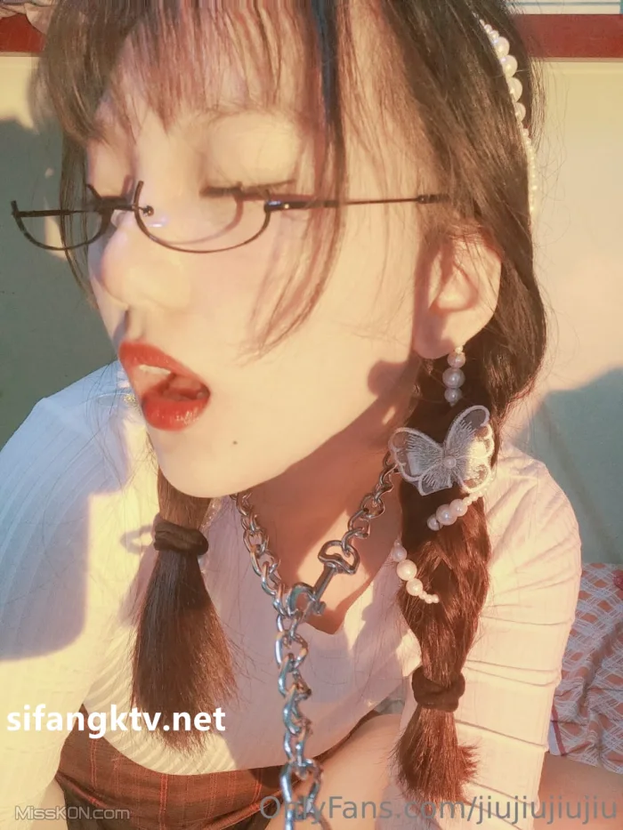 宫本山酒(jiujiujiujiu): 极品巨乳妹子 海边露出VIP收费私拍 (85 photos + 19 videos)