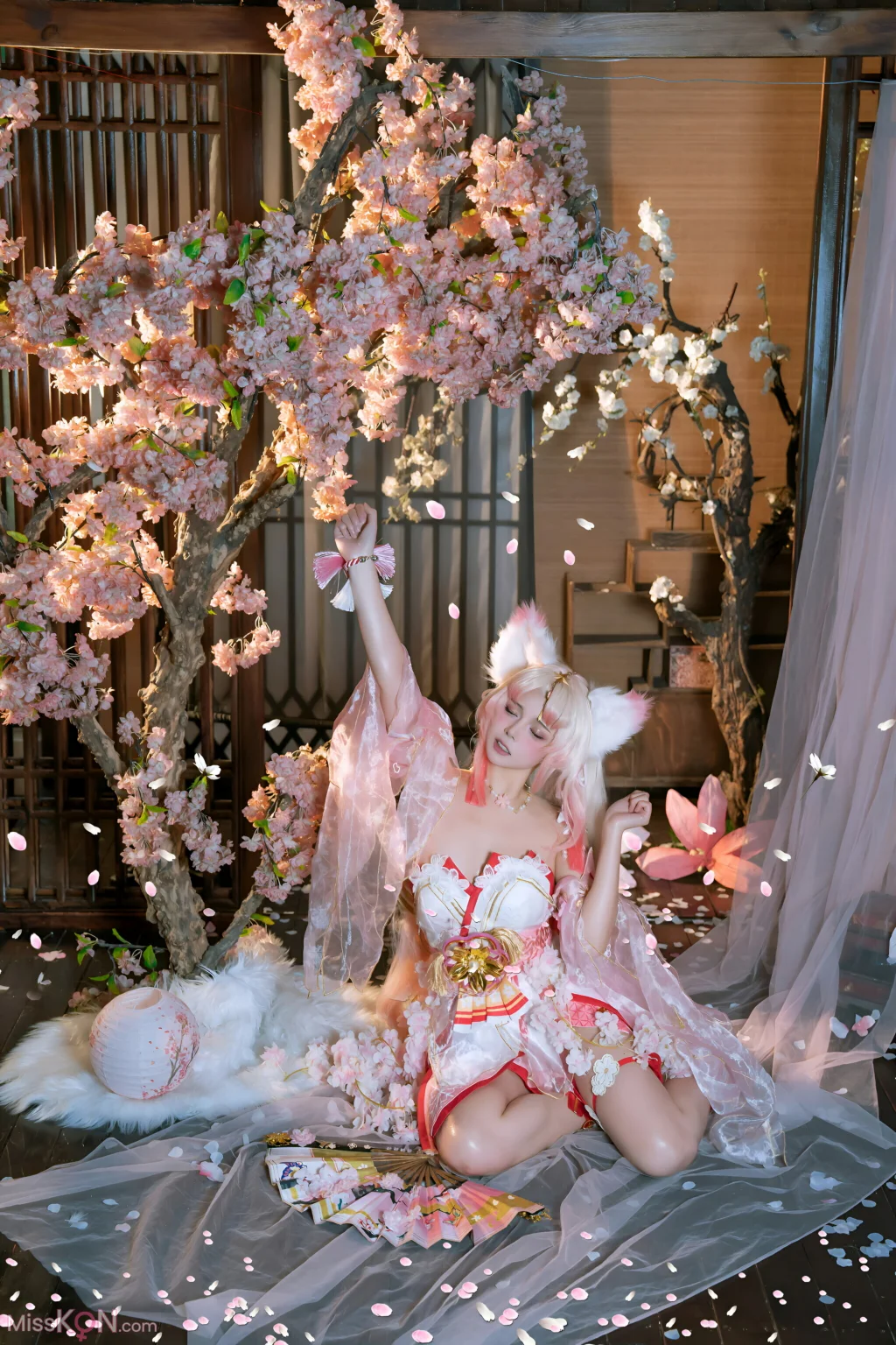 Coser@七月喵子 (qiyuemiaozi): 胡桃 (50 photos)