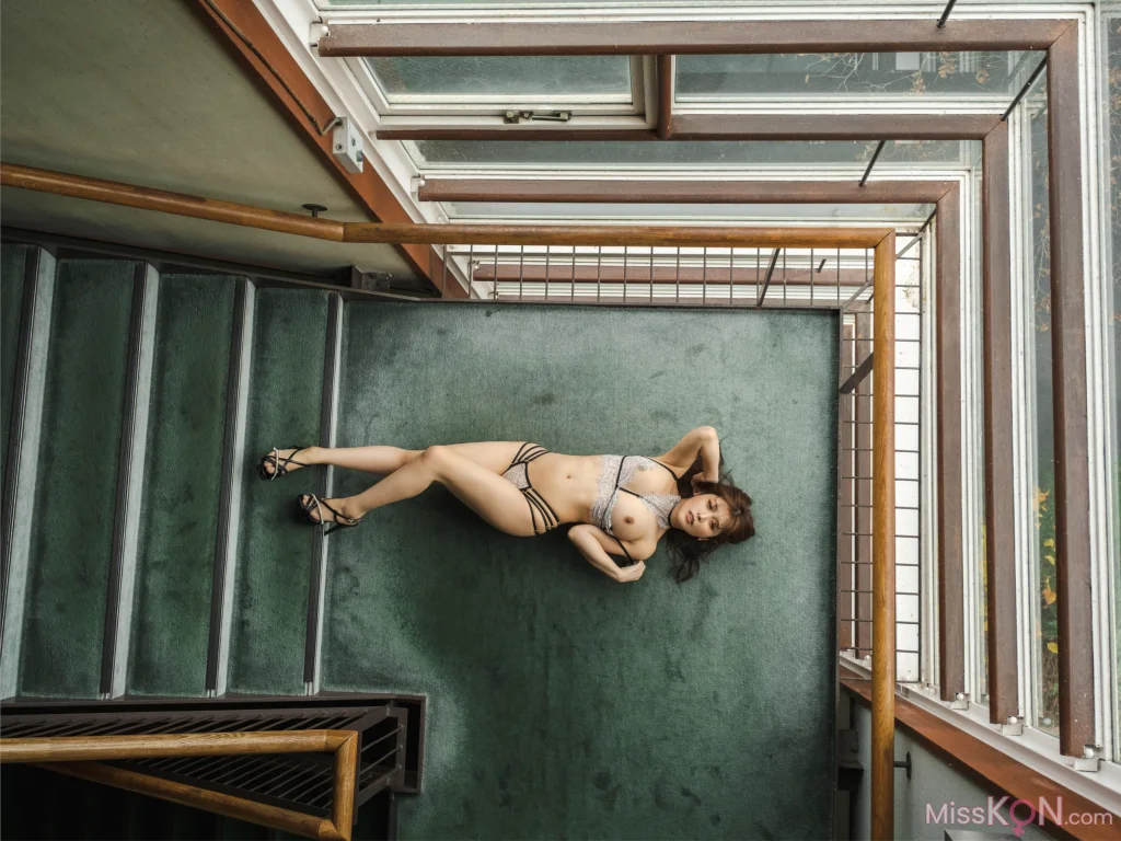 [JP] Niimura Akari (新村あかり): ヌード写真集『旅情の奥へ』(PRESTIGE PHOTOGENICS) (73 photos) – Page 2
