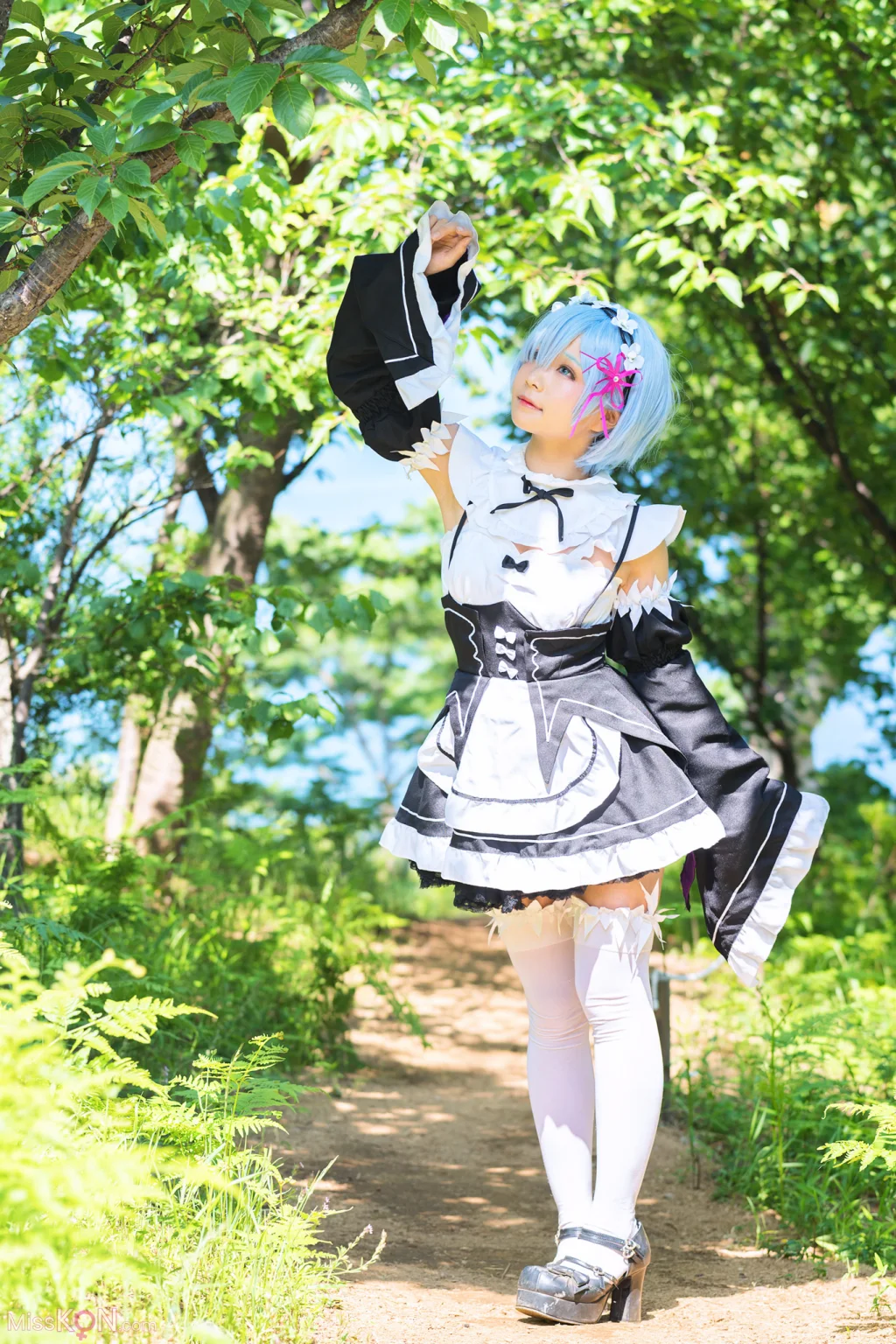 Coser@Kurumi (クルミ): 戦うメイドの休憩日 (124 photos)
