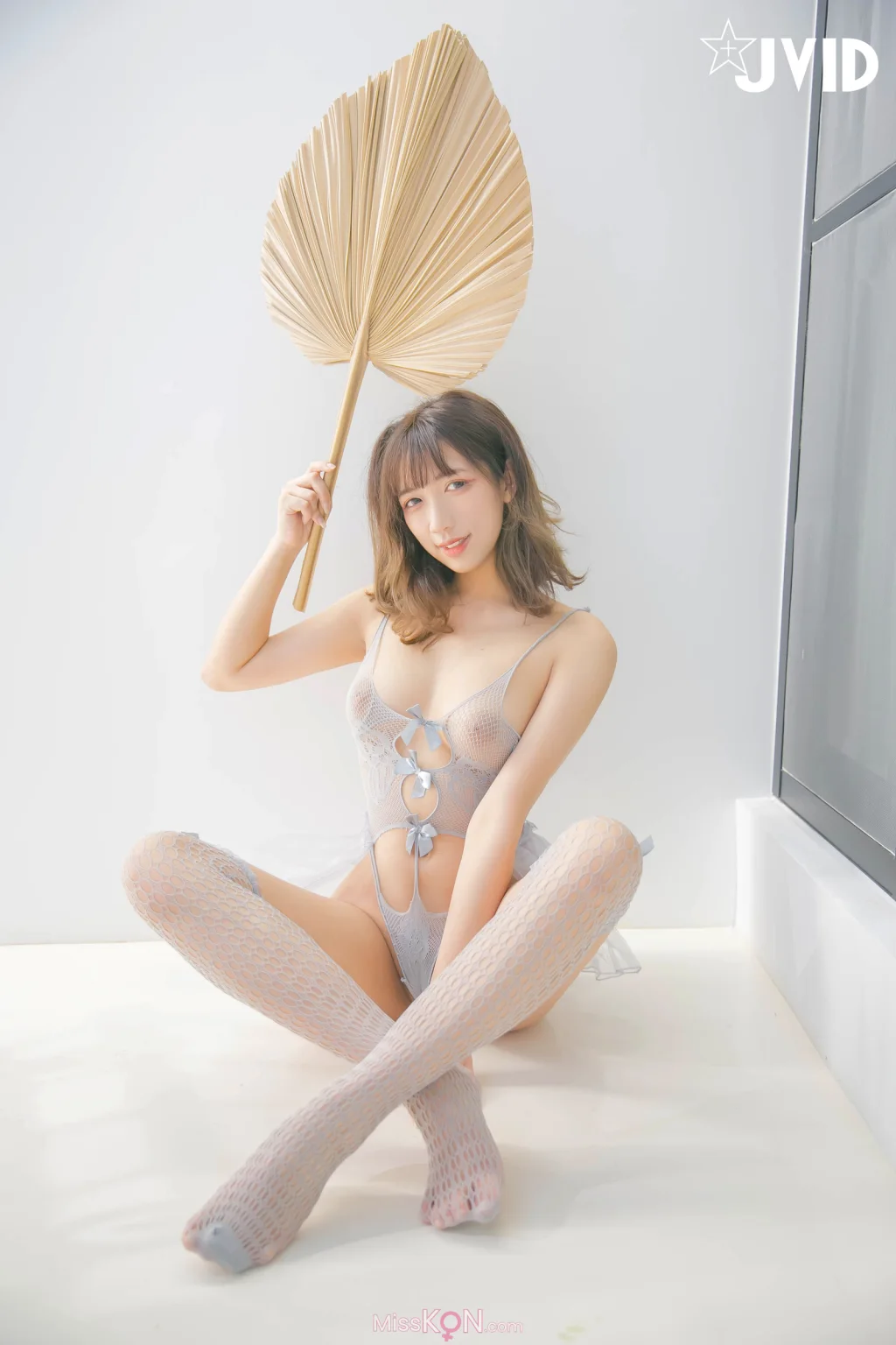 [JVID] 吳紫欣: OBBAI 超絕大開腳 無防備股間誘惑 18歲女大生自信的情色感肉体誘惑！！ (81 photos + 1 video) – Page 2