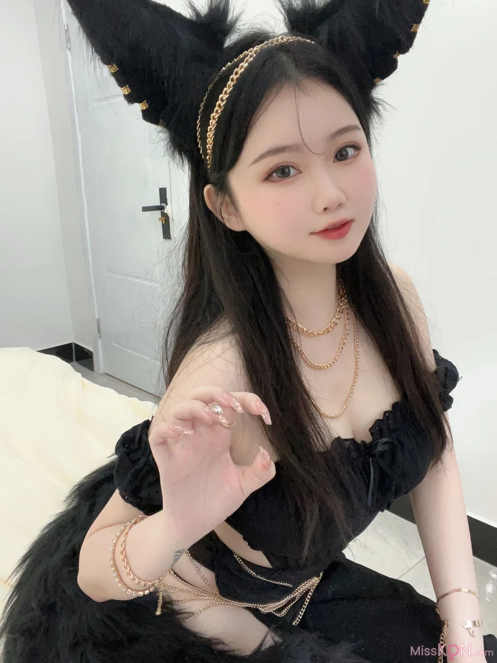Coser@蜜桃少女是依酱呀: 黑狼 (34 photos + 2 videos) – Page 3