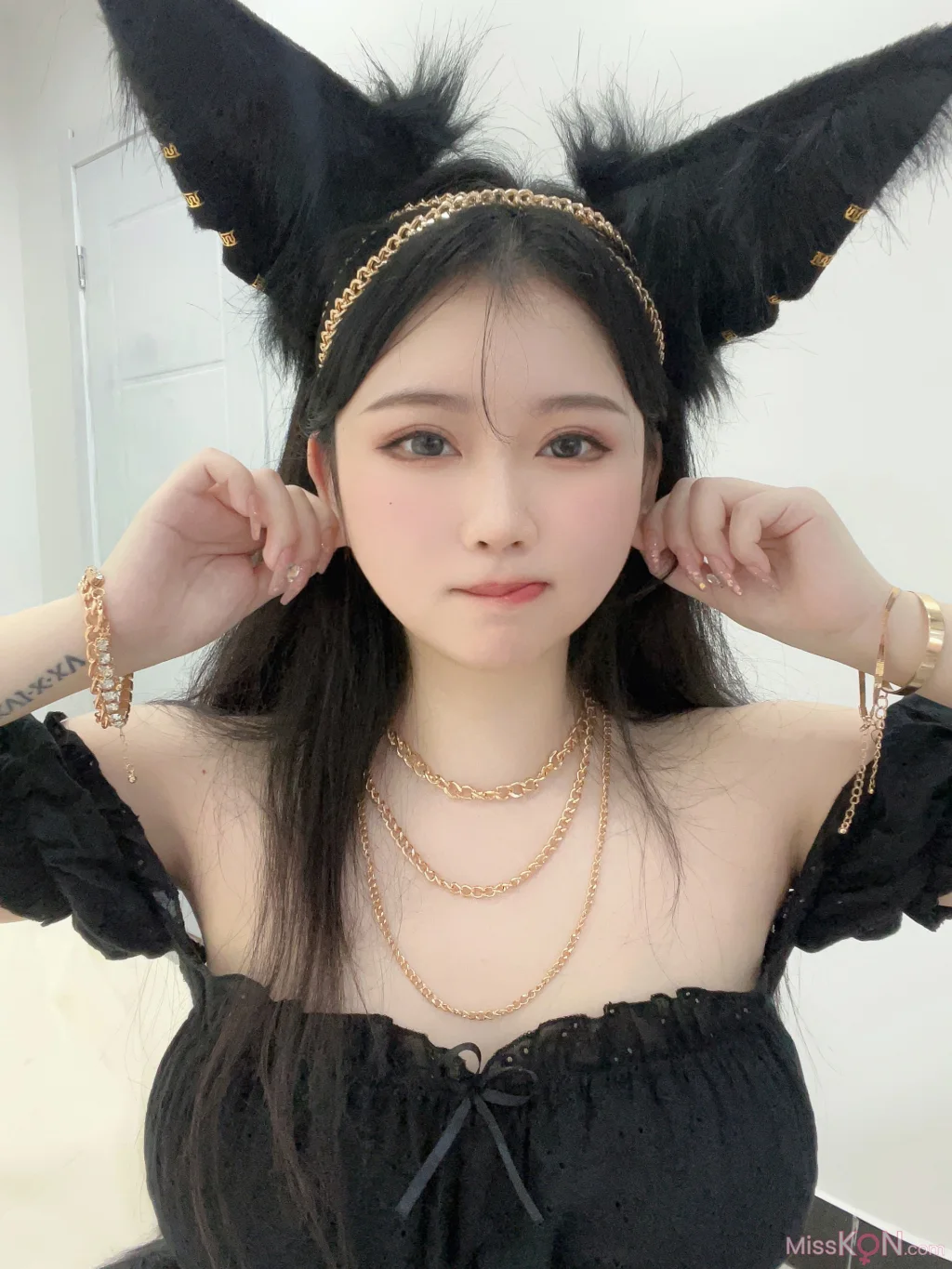Coser@蜜桃少女是依酱呀: 黑狼 (34 photos + 2 videos) – Page 3