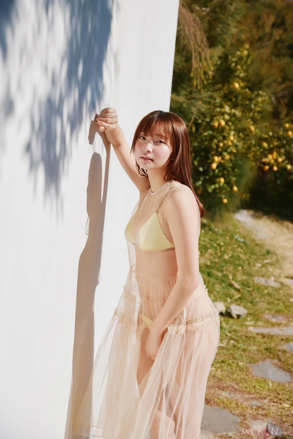 [JP] Natsuki Satonaka (里仲菜月): FRIDAYデジタル写真集 おとなっちゃん！ｖｏｌ．１ (53 photos)