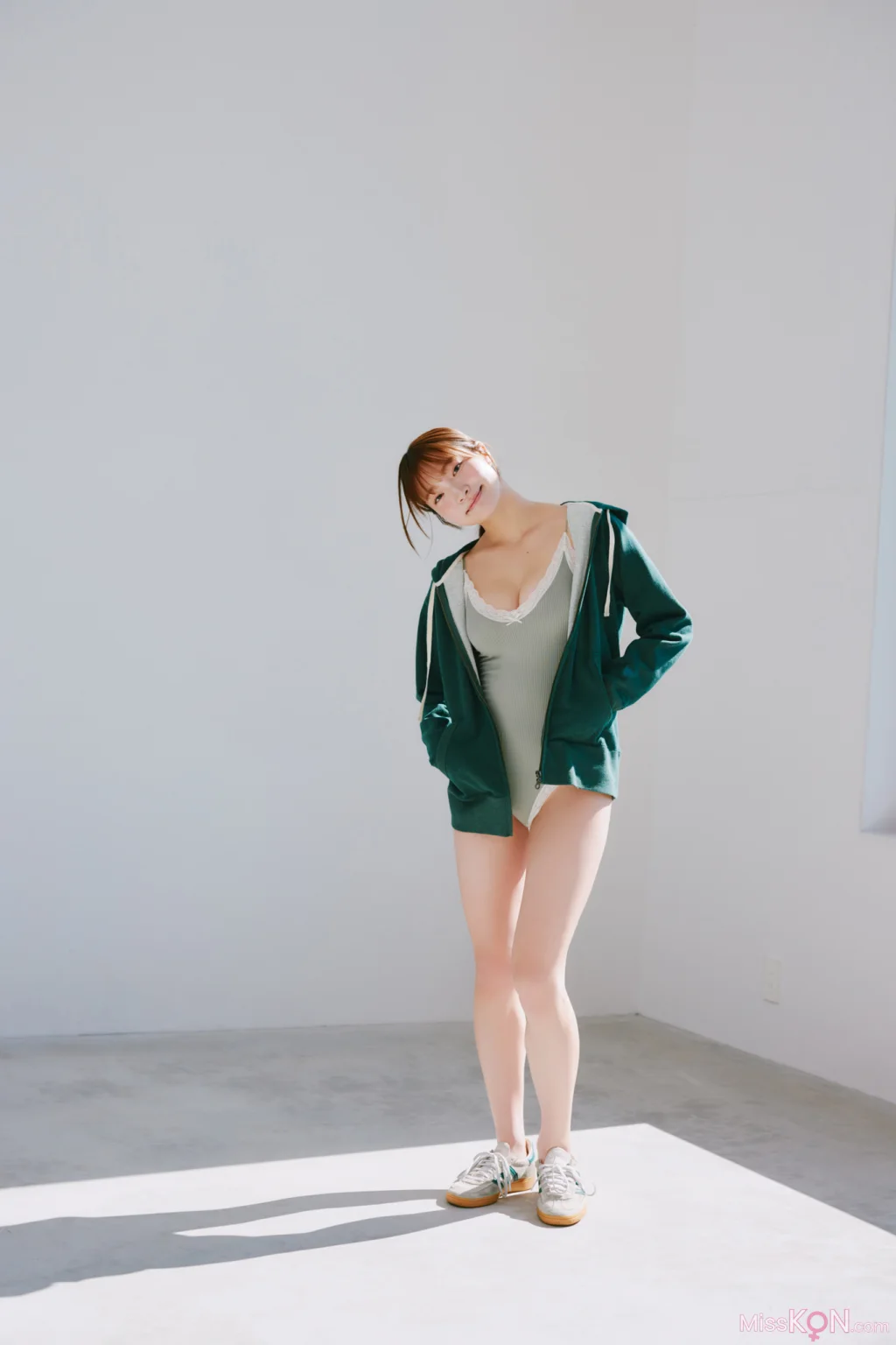 [JP] Natsuki Satonaka (里仲菜月): FRIDAYデジタル写真集 おとなっちゃん！ｖｏｌ．１ (53 photos)