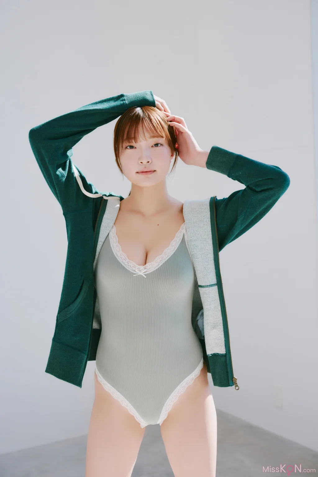 [JP] Natsuki Satonaka (里仲菜月): FRIDAYデジタル写真集 おとなっちゃん！ｖｏｌ．１ (53 photos)