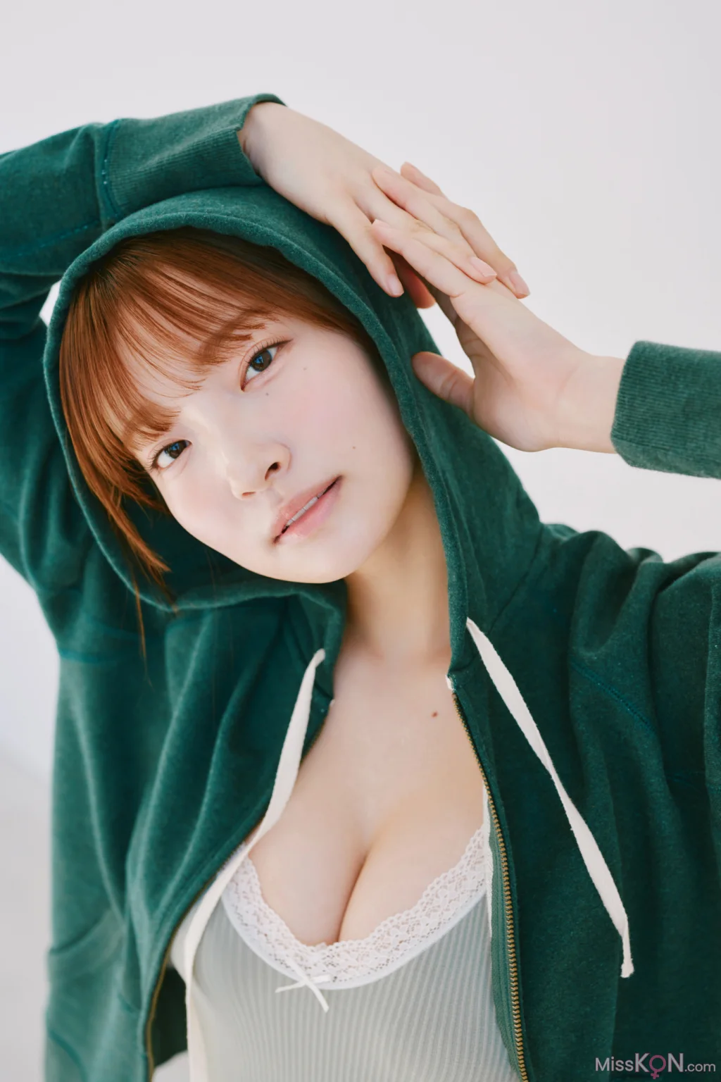 [JP] Natsuki Satonaka (里仲菜月): FRIDAYデジタル写真集 おとなっちゃん！ｖｏｌ．３ 大増量スペシャル版 (95 photos) – Page 3